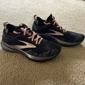 Women’s size 8.5 Brooks Levitate Running Shoe. New.